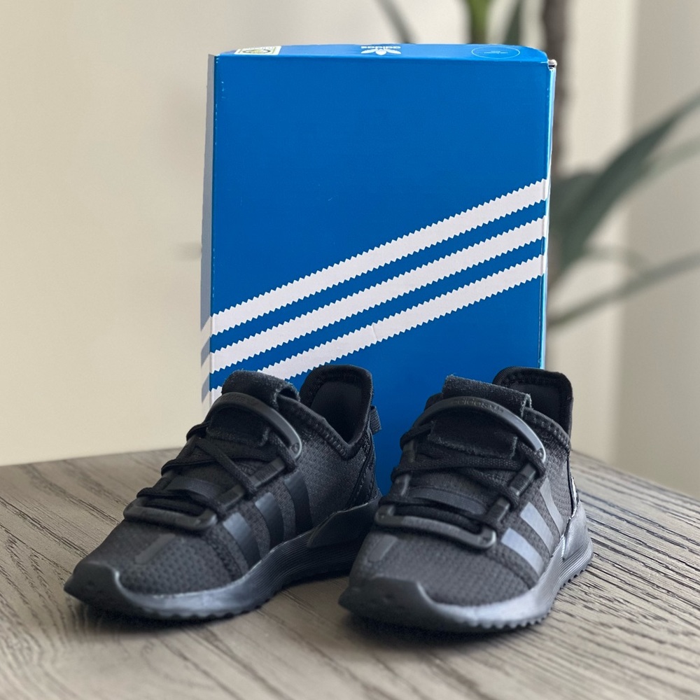 ADIDAS KIDS CLOUD ART SNEAKER SHOES